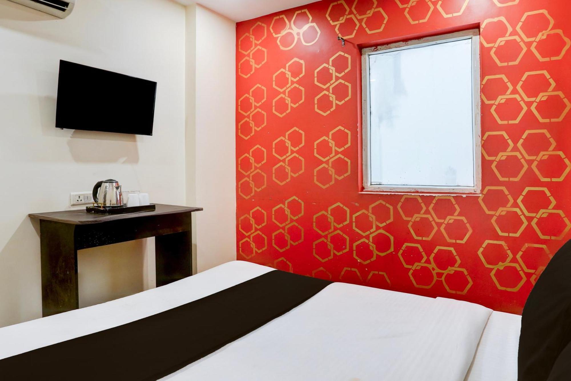 Super Hotel O S J Residency Дели Экстерьер фото