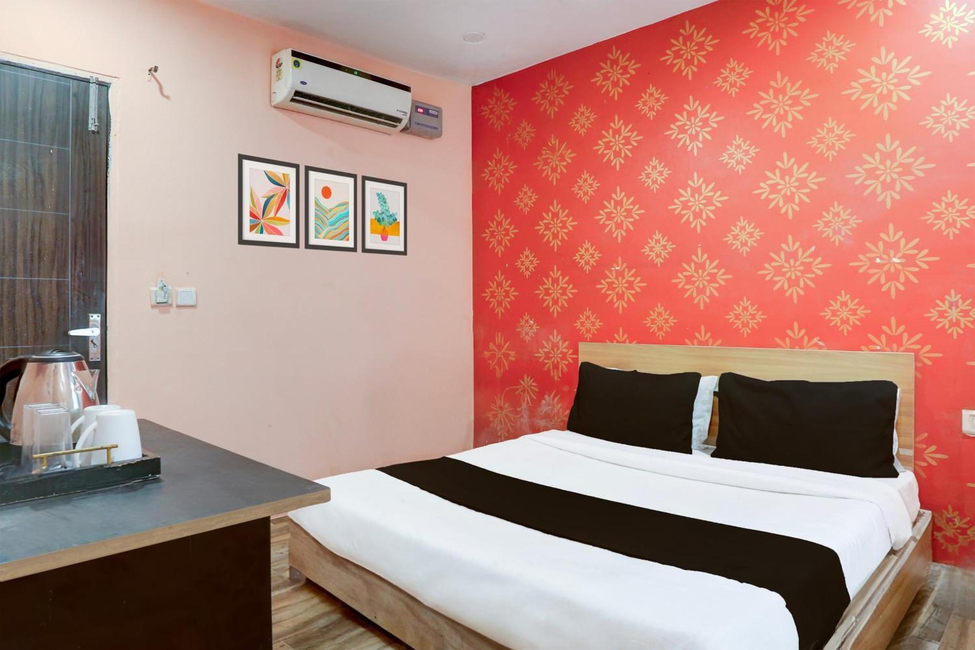 Super Hotel O S J Residency Дели Экстерьер фото