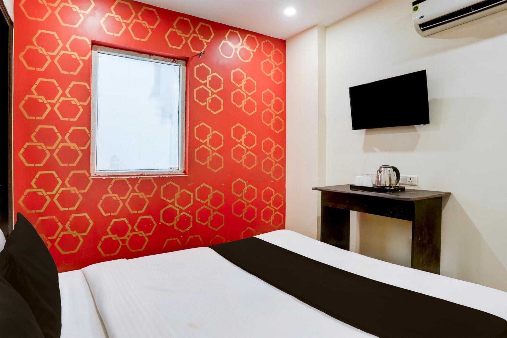 Super Hotel O S J Residency Дели Экстерьер фото